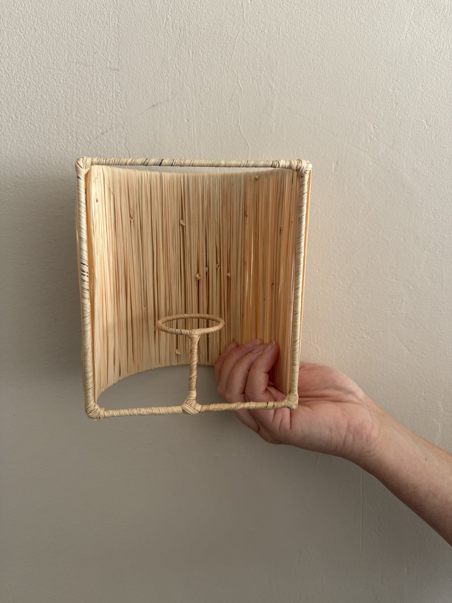 Wandlampenkap van raffia